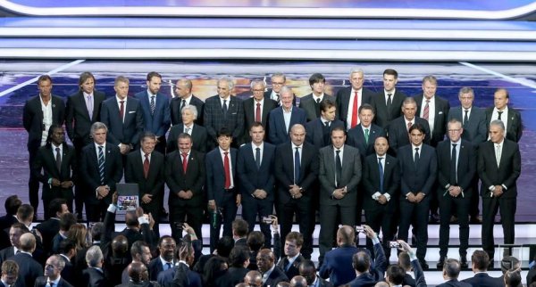 Əfsanəvi futbolçular Putinlə görüşdə - FOTO