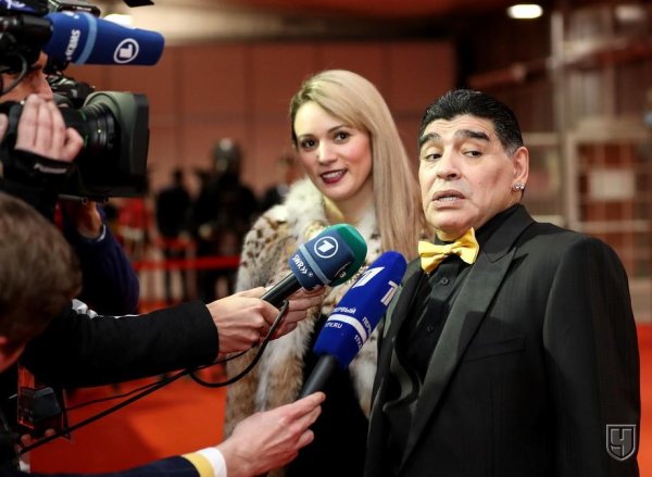Əfsanəvi futbolçular Putinlə görüşdə - FOTO