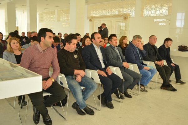 Dünyanın gənc yazarları Sumqayıta toplaşdı: "Bakıdan Türk dünyasına" layihəsi - FOTOLAR Dünyanın gənc yazarları Sumqayıta toplaşdı: "Bakıdan Türk dünyasına" layihəsi - FOTOLAR