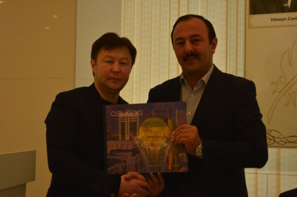 Dünyanın gənc yazarları Sumqayıta toplaşdı: "Bakıdan Türk dünyasına" layihəsi - FOTOLAR Dünyanın gənc yazarları Sumqayıta toplaşdı: "Bakıdan Türk dünyasına" layihəsi - FOTOLAR