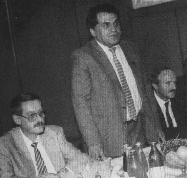 Sumqayıta "yürüş edən" tankların qarşısını alan şəhər rəhbəri kim idi? -  "Ötən günlərin xatirələri" - FOTOLAR