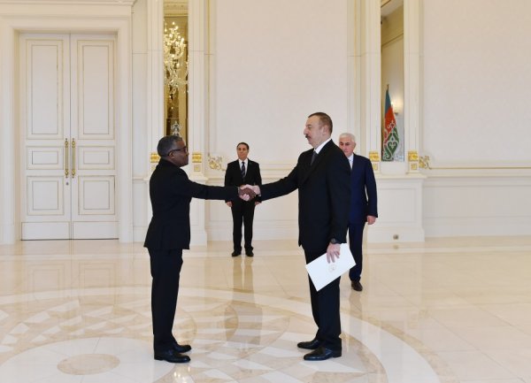 İlham Əliyev Sudanın yeni səfirini qəbul etdi - FOTO İlham Əliyev Sudanın yeni səfirini qəbul etdi - FOTO