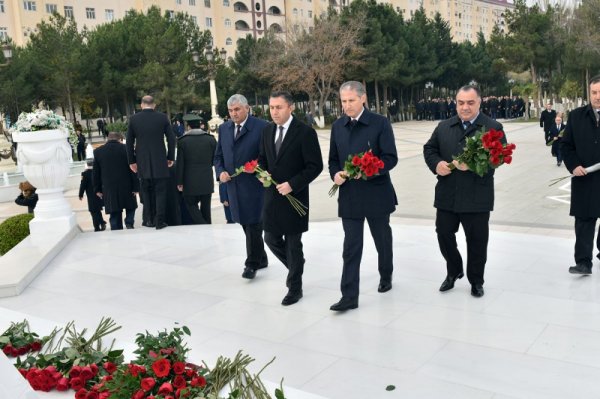 Ulu Öndərin anım günü Sumqayıtda böyük izdihamla qeyd olunub - FOTOLAR