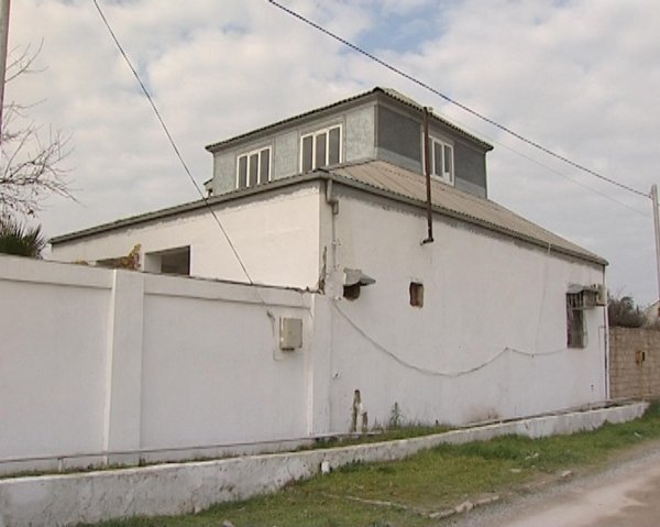 Bakıda içərisində 100 min manat olan seyf oğurlanıb - FOTO Bakıda içərisində 100 min manat olan seyf oğurlanıb - FOTO