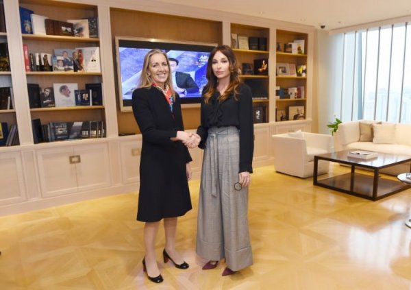 Mehriban Əliyeva Böyük Britaniya nümayəndə heyəti ilə görüşüb Mehriban Əliyeva Böyük Britaniya nümayəndə heyəti ilə görüşüb