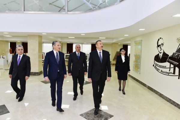 İlham Əliyev Sumqayıtda “Kimyaçı” Mədəniyyət Sarayında - FOTOLAR İlham Əliyev Sumqayıtda “Kimyaçı” Mədəniyyət Sarayında - FOTOLAR