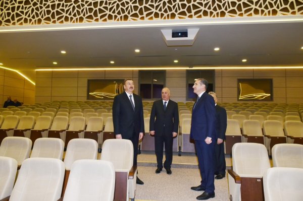 İlham Əliyev Sumqayıtda “Kimyaçı” Mədəniyyət Sarayında - FOTOLAR İlham Əliyev Sumqayıtda “Kimyaçı” Mədəniyyət Sarayında - FOTOLAR