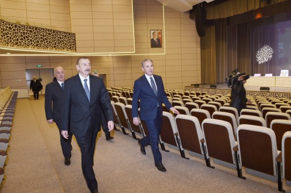 İlham Əliyev Sumqayıtda “Kimyaçı” Mədəniyyət Sarayında - FOTOLAR İlham Əliyev Sumqayıtda “Kimyaçı” Mədəniyyət Sarayında - FOTOLAR