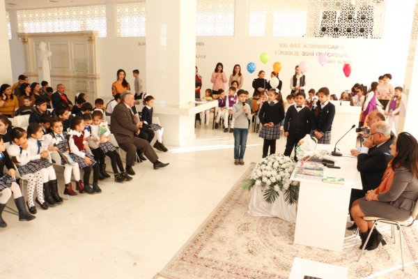 Sumqayıtda şair Rafiq Yusifoğlunun yaradıcılığına həsr olunmuş tədbir keçirilib - FOTOLAR