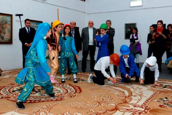 50 yaşlı Sumqayıt Rəsm Qalereyası - FOTOLAR 50 yaşlı Sumqayıt Rəsm Qalereyası - FOTOLAR