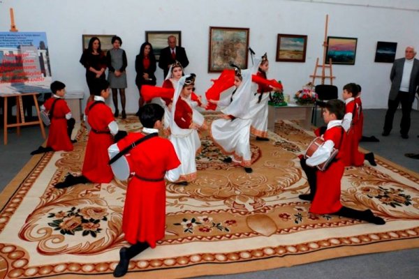 50 yaşlı Sumqayıt Rəsm Qalereyası - FOTOLAR 50 yaşlı Sumqayıt Rəsm Qalereyası - FOTOLAR