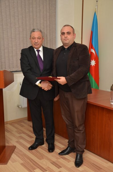 Sumqayıt icra hakimiyyəti nazirliyin əməkdaşlarını mükafatlandırdı - FOTOLAR Sumqayıt icra hakimiyyəti nazirliyin əməkdaşlarını mükafatlandırdı - FOTOLAR