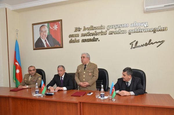Sumqayıt icra hakimiyyəti nazirliyin əməkdaşlarını mükafatlandırdı - FOTOLAR Sumqayıt icra hakimiyyəti nazirliyin əməkdaşlarını mükafatlandırdı - FOTOLAR
