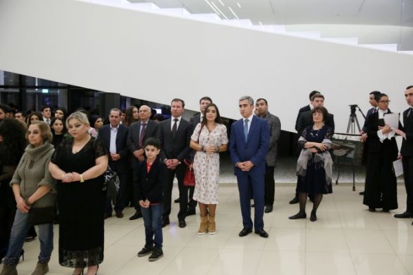 Heydər Əliyev Mərkəzində Xalq rəssamı Ömər Eldarovun fərdi sərgisi açılıb Heydər Əliyev Mərkəzində Xalq rəssamı Ömər Eldarovun fərdi sərgisi açılıb