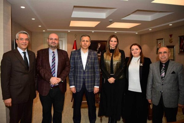 Millət vəkili Qaziantep valisi ilə görüşdü - FOTO Millət vəkili Qaziantep valisi ilə görüşdü - FOTO