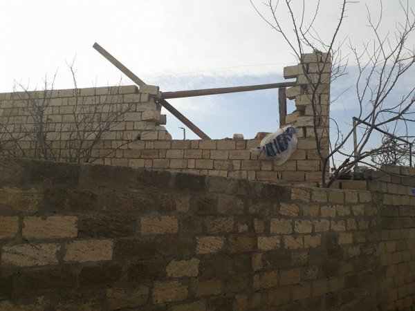 Abşeronda məcburi köçkünün evini dağıtdılar: İcra Hakimiyyəti isə xəbərsizdir... - VİDEO+FOTOLAR Abşeronda məcburi köçkünün evini dağıtdılar: İcra Hakimiyyəti isə xəbərsizdir... - VİDEO+FOTOLAR