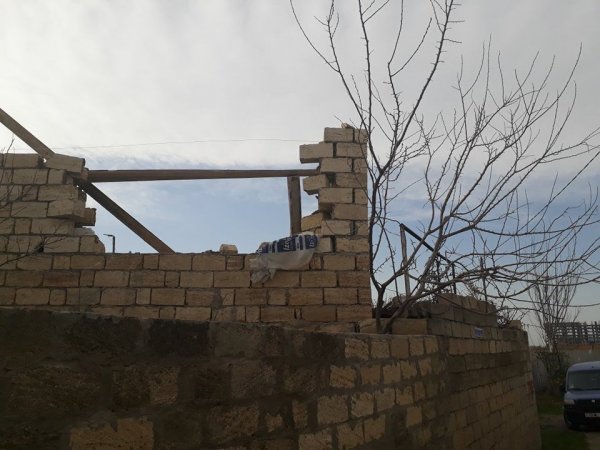Abşeronda məcburi köçkünün evini dağıtdılar: İcra Hakimiyyəti isə xəbərsizdir... - VİDEO+FOTOLAR Abşeronda məcburi köçkünün evini dağıtdılar: İcra Hakimiyyəti isə xəbərsizdir... - VİDEO+FOTOLAR