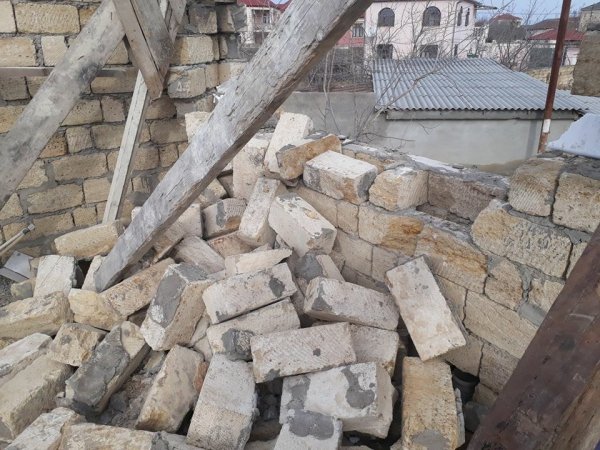Abşeronda məcburi köçkünün evini dağıtdılar: İcra Hakimiyyəti isə xəbərsizdir... - VİDEO+FOTOLAR Abşeronda məcburi köçkünün evini dağıtdılar: İcra Hakimiyyəti isə xəbərsizdir... - VİDEO+FOTOLAR