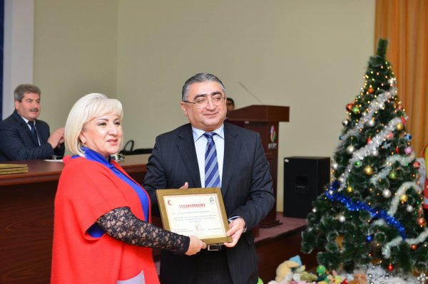 Sumqayıtda 200 uşağa qış geyimi və bayram sovqatı verildi - FOTOLAR