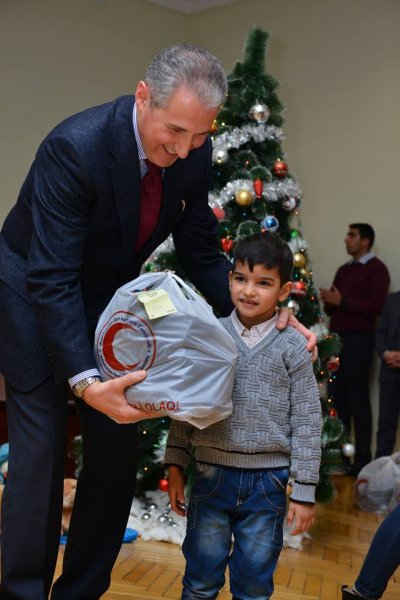 Sumqayıtda 200 uşağa qış geyimi və bayram sovqatı verildi - FOTOLAR
