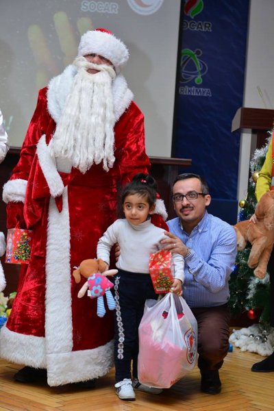 Sumqayıtda 200 uşağa qış geyimi və bayram sovqatı verildi - FOTOLAR