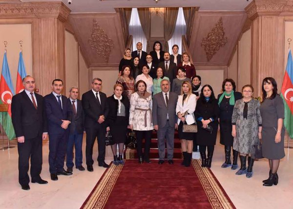 Sumqayıtda yeni istifadəyə verilən Bayraq muzeyinə ilk ekskursiya - VİDEO Sumqayıtda yeni istifadəyə verilən Bayraq muzeyinə ilk ekskursiya - VİDEO