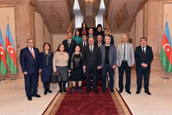 Sumqayıtda yeni istifadəyə verilən Bayraq muzeyinə ilk ekskursiya - VİDEO Sumqayıtda yeni istifadəyə verilən Bayraq muzeyinə ilk ekskursiya - VİDEO