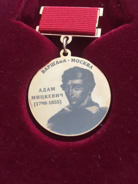 Sumqayıtlı yazarın növbəti uğuru: medalla təltif olundu - FOTO