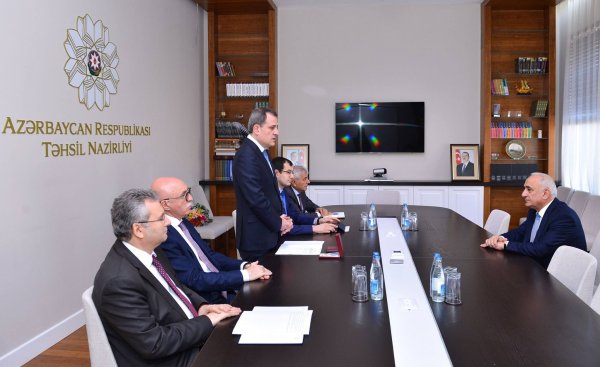 SDU-nun rektoruna Dövlət mükafatı təqdim olunub