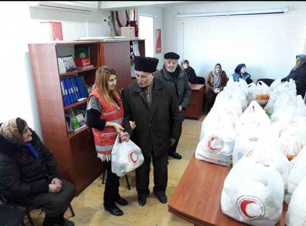 Sumqayıtda 57 ahıla ərzaq yardımı paylanılıb - FOTOLAR
