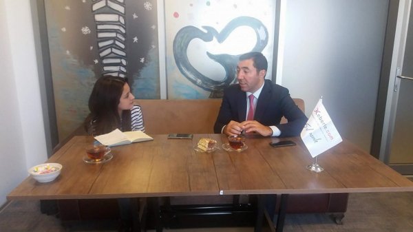 Sumqayıtdan onu ilk təbrik edənlər kimlər oldu? - Əməkdar artist Ehtiram Hüseynovla MÜSAHİBƏ Sumqayıtdan onu ilk təbrik edənlər kimlər oldu? - Əməkdar artist Ehtiram Hüseynovla MÜSAHİBƏ