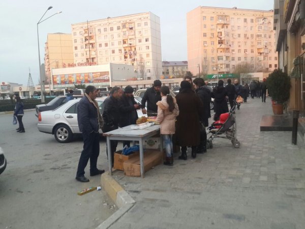 Sumqayıtda qadağan olunmuş pirotexniki vasitələr satışa çıxarılıb - FOTO