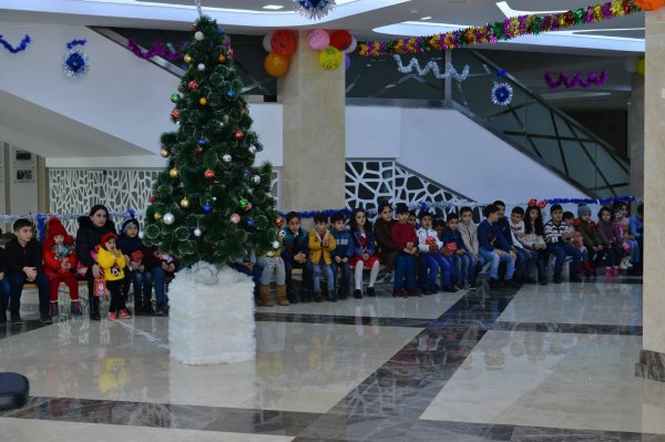 Sumqayıtda Alabaş, Küpəgirən qarı, 2750 uşaq və xüsusi hədiyyələr - FOTOLAR