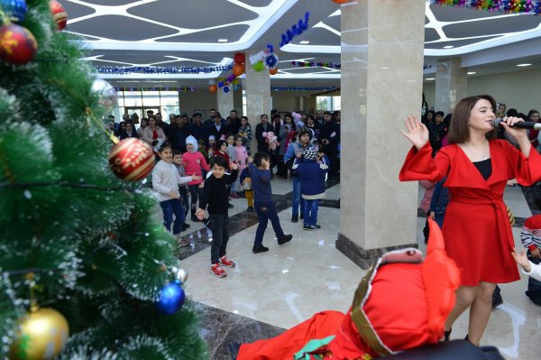 Sumqayıtda Alabaş, Küpəgirən qarı, 2750 uşaq və xüsusi hədiyyələr - FOTOLAR