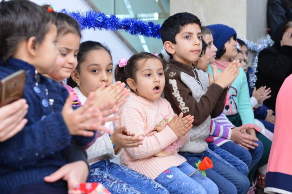 Sumqayıtda Alabaş, Küpəgirən qarı, 2750 uşaq və xüsusi hədiyyələr - FOTOLAR