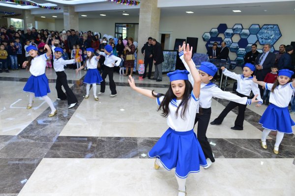 Sumqayıtda Alabaş, Küpəgirən qarı, 2750 uşaq və xüsusi hədiyyələr - FOTOLAR