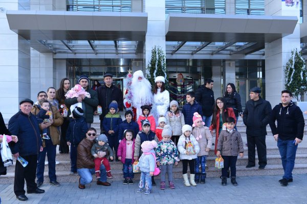 Sumqayıtda Alabaş, Küpəgirən qarı, 2750 uşaq və xüsusi hədiyyələr - FOTOLAR