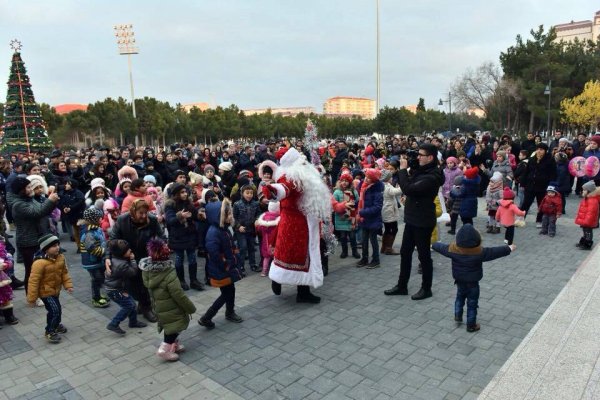 Sumqayıtda Alabaş, Küpəgirən qarı, 2750 uşaq və xüsusi hədiyyələr - FOTOLAR