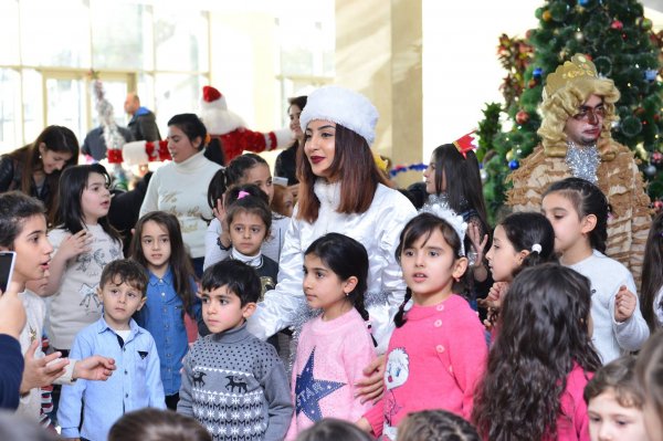 Sumqayıtda Alabaş, Küpəgirən qarı, 2750 uşaq və xüsusi hədiyyələr - FOTOLAR