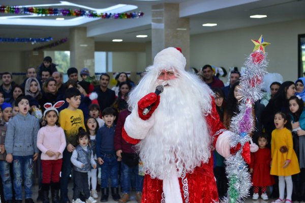 Sumqayıtda Alabaş, Küpəgirən qarı, 2750 uşaq və xüsusi hədiyyələr - FOTOLAR