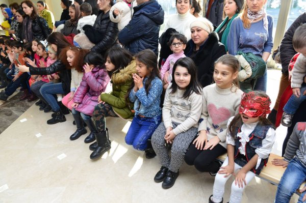 Sumqayıtda Alabaş, Küpəgirən qarı, 2750 uşaq və xüsusi hədiyyələr - FOTOLAR