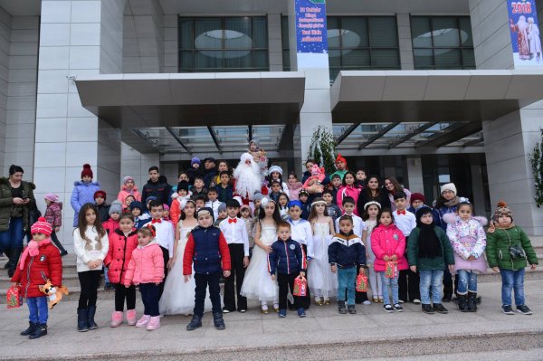 Sumqayıtda Alabaş, Küpəgirən qarı, 2750 uşaq və xüsusi hədiyyələr - FOTOLAR