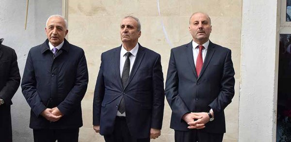 Sumqayıtda İzzət Sadıxovun adını daşıdığı küçədə xatirə lövhəsinin açılışı olub -VİDEO