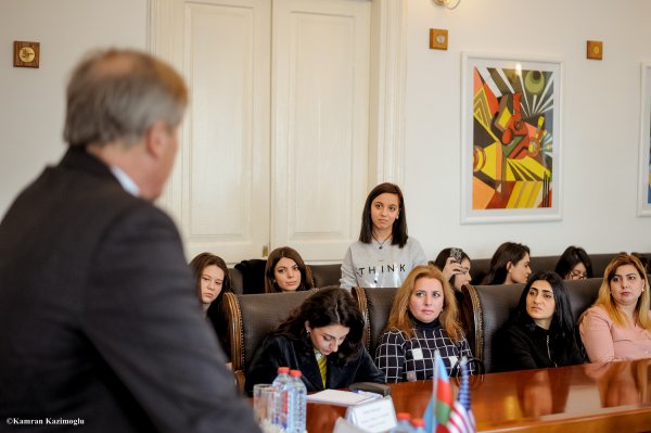 Qərbi Kaspi Universitetində ABŞ səfiri ilə görüş keçirilib