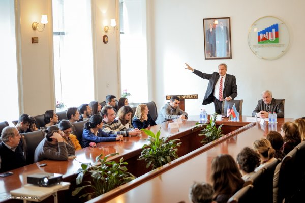 Qərbi Kaspi Universitetində ABŞ səfiri ilə görüş keçirilib