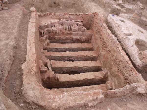 Azərbaycanda fəhlələr yeri qazdı, tarixi abidə üzə çıxdı - FOTO Azərbaycanda fəhlələr yeri qazdı, tarixi abidə üzə çıxdı - FOTO