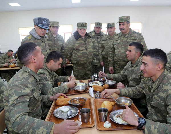 Prezidentin köməkçisi və müdafiə naziri cəbhə xəttində yerləşən hərbi hissələrdə olublar Prezidentin köməkçisi və müdafiə naziri cəbhə xəttində yerləşən hərbi hissələrdə olublar