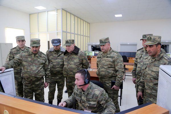 Prezidentin köməkçisi və müdafiə naziri cəbhə xəttində yerləşən hərbi hissələrdə olublar Prezidentin köməkçisi və müdafiə naziri cəbhə xəttində yerləşən hərbi hissələrdə olublar