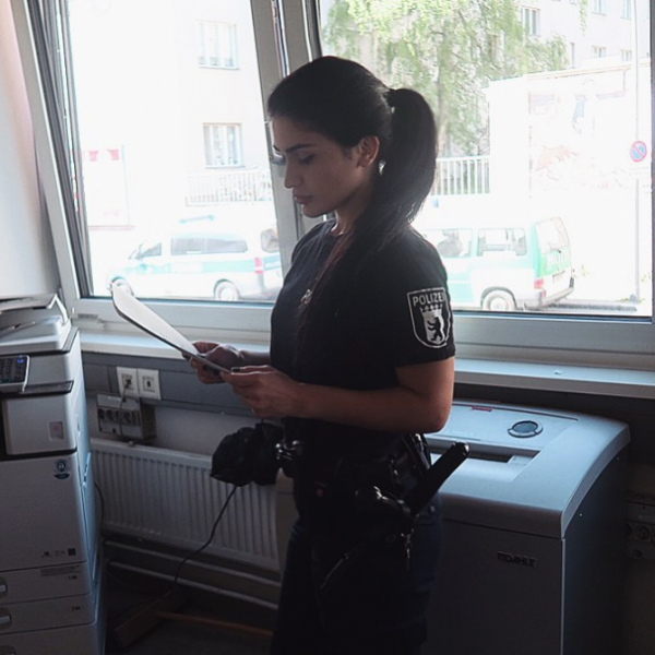 Azərbaycanlı qız Berlində polis komissarı oldu — Gözəlliyi ilə göz qamaşdırır + FOTO