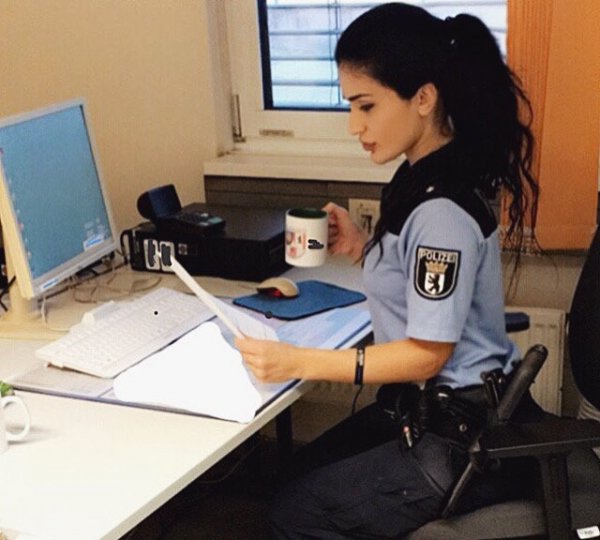 Azərbaycanlı qız Berlində polis komissarı oldu — Gözəlliyi ilə göz qamaşdırır + FOTO